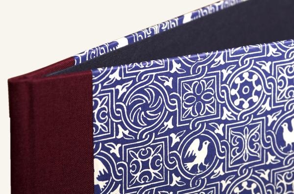 Collection folder A4 Bertl, blue folder, white pigeons